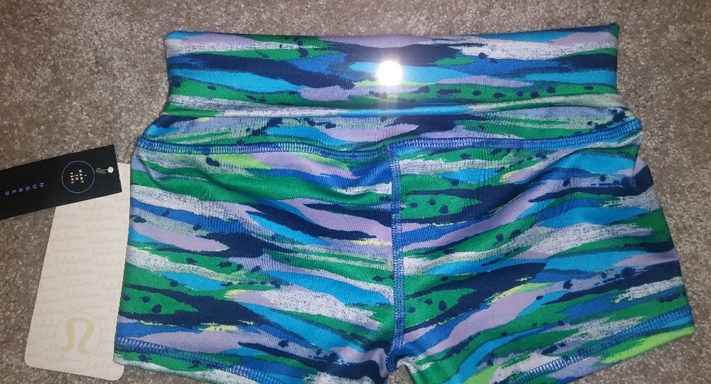 NWT Lululemon Boogie Short Roll Down Size 4